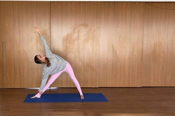 Aprenda 6 posturas de yoga para combater a ansiedade